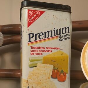 vintage tin canister for Nabisco Premium Saltine Crackers.